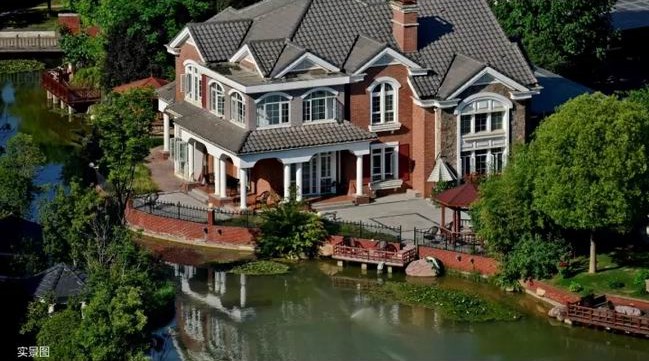 一湖瀲天地，一墅悅人生